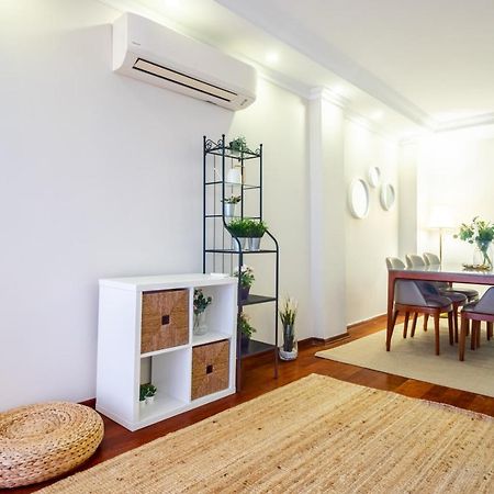 Chic Flat With Balcony Near Moda Shore 이스탄불 외부 사진