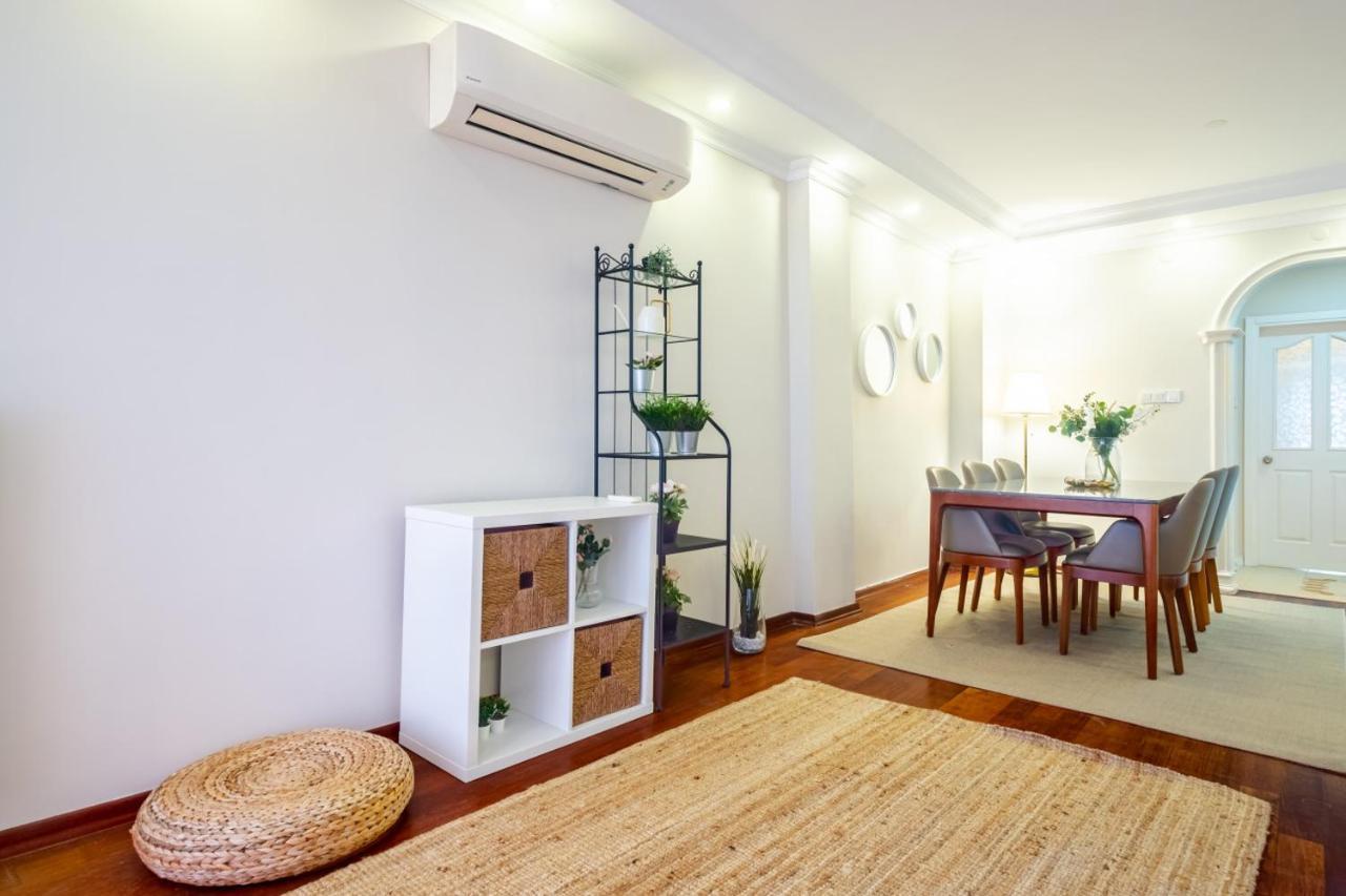 Chic Flat With Balcony Near Moda Shore 이스탄불 외부 사진