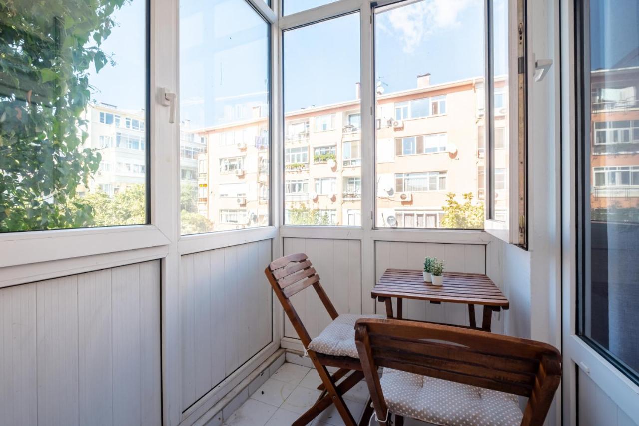 Chic Flat With Balcony Near Moda Shore 이스탄불 외부 사진