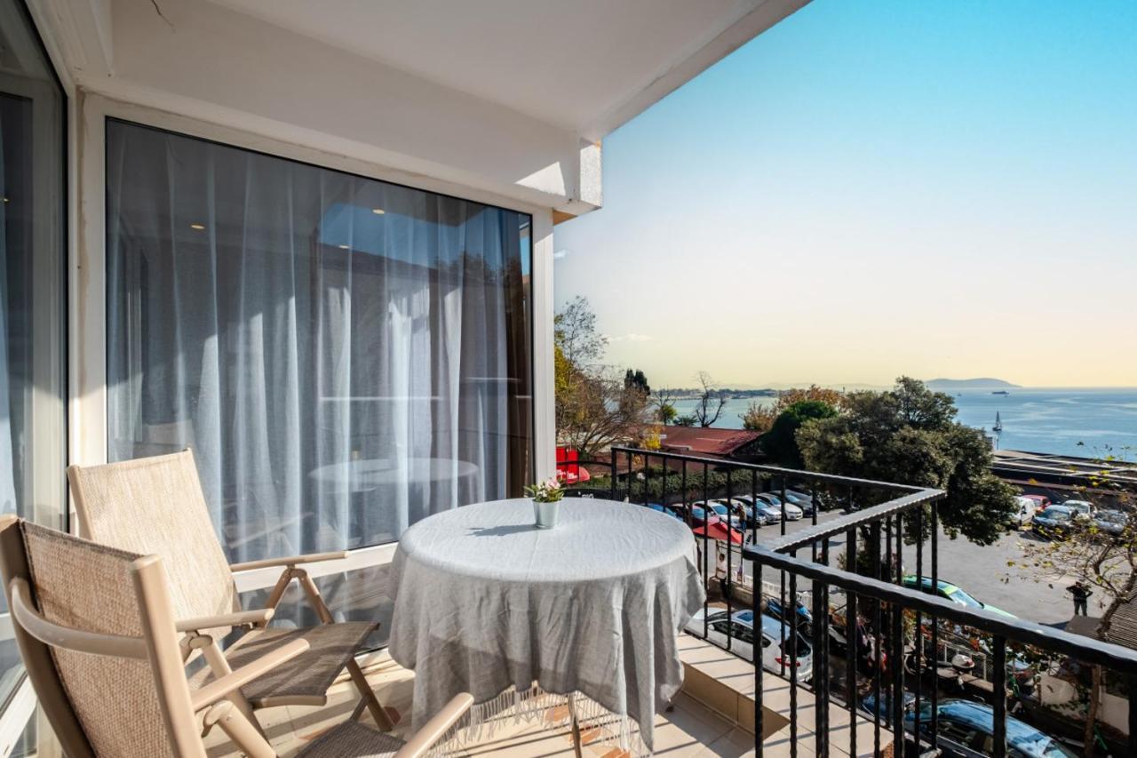 Chic Flat With Balcony Near Moda Shore 이스탄불 외부 사진